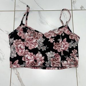 Cute little flower crop top perfect to go out in